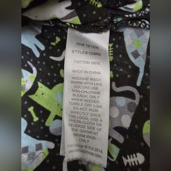 Loi By Katerine Peterson Cat & Dog Scrub Top Size Small Blsck Green Pastel Blue - Picture 7 of 9